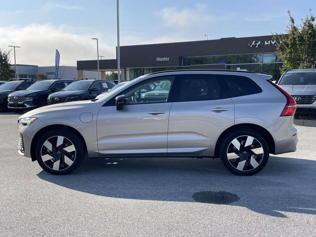 Used 2025 Bright Dusk Metallic Volvo Plus image 25