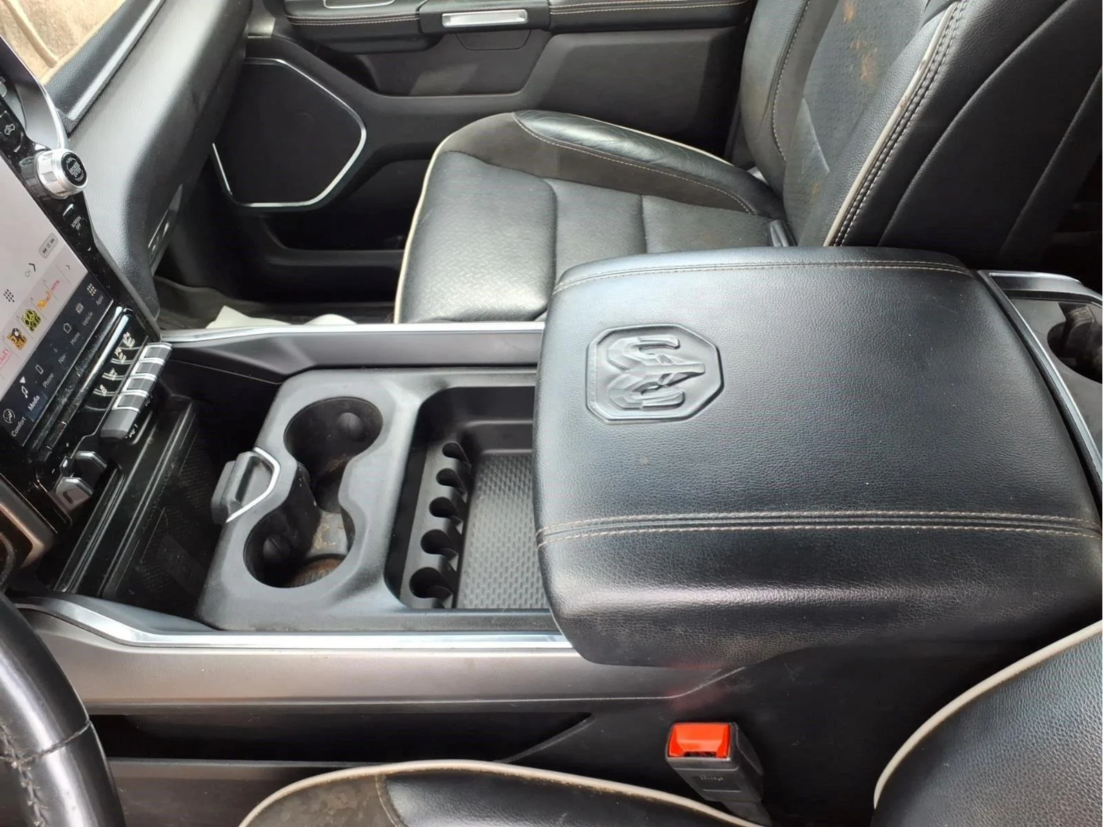 Used 2024  Ram Laramie image 23