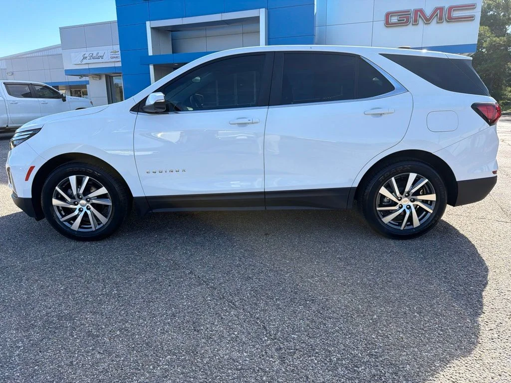 Used 2024 Summit White Chevrolet LT image 2