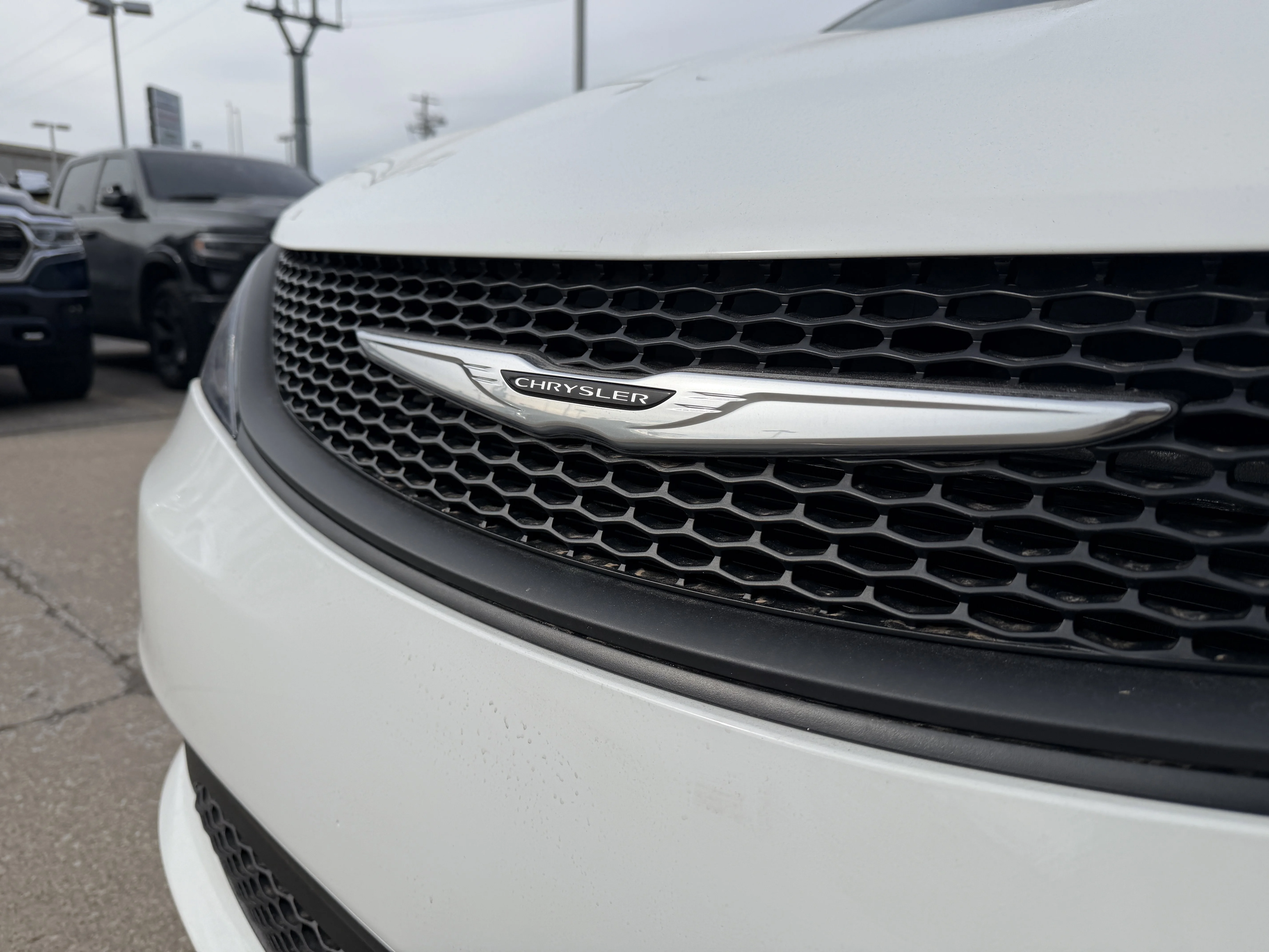 New 2026 Bright White Clear-Coat Exterior Paint Chrysler LX image 19