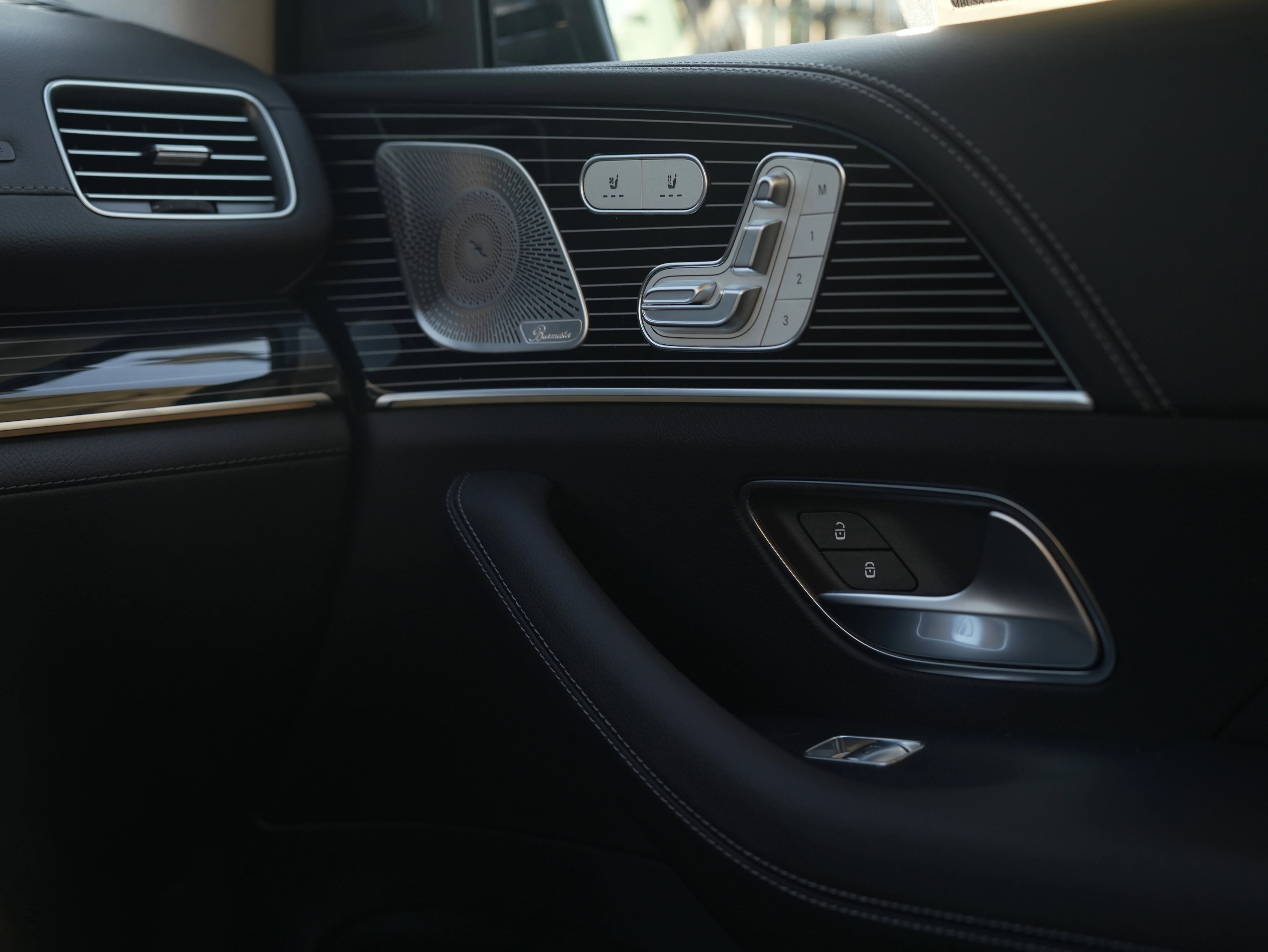 New 2026 OBSIDIAN BLACK Mercedes-Benz GLE 580 image 25