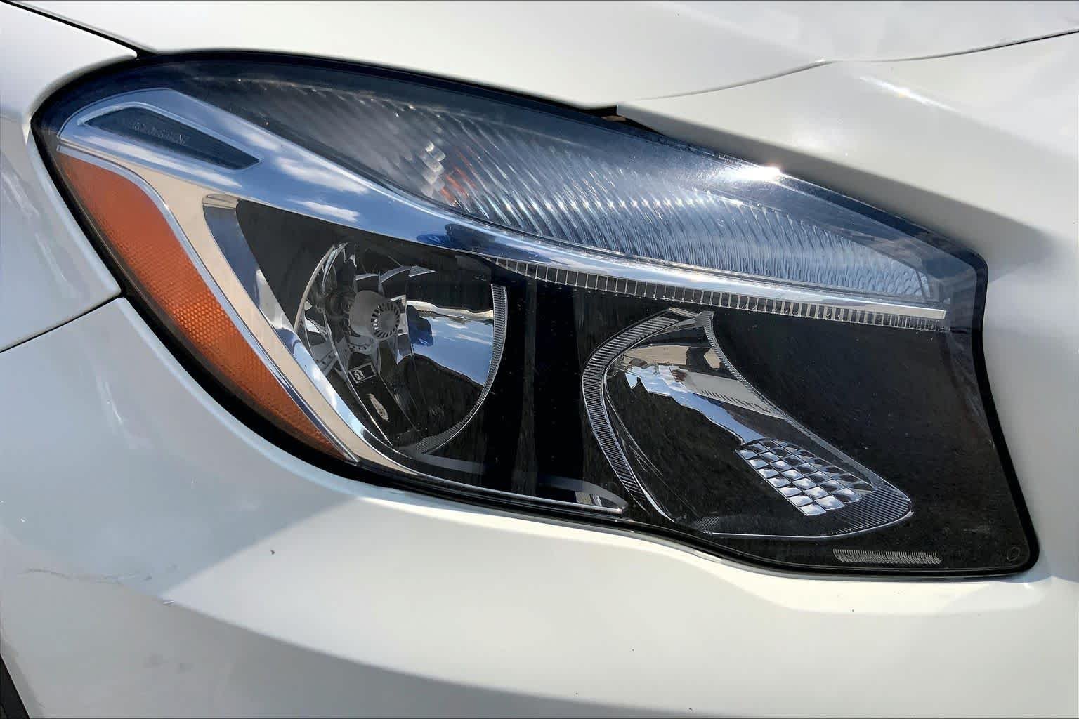 Used 2017 Cirrus White Mercedes-Benz GLA 250 image 27