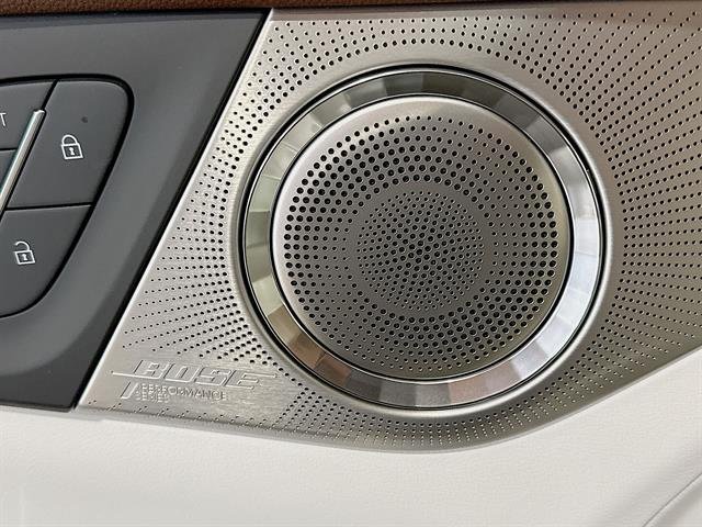 New 2026 Iridescent White Tricoat Buick Avenir image 24