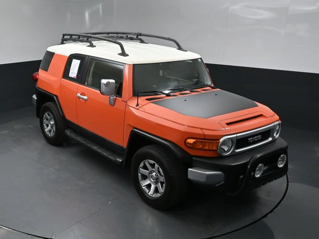 Used 2014  Toyota Base image 31