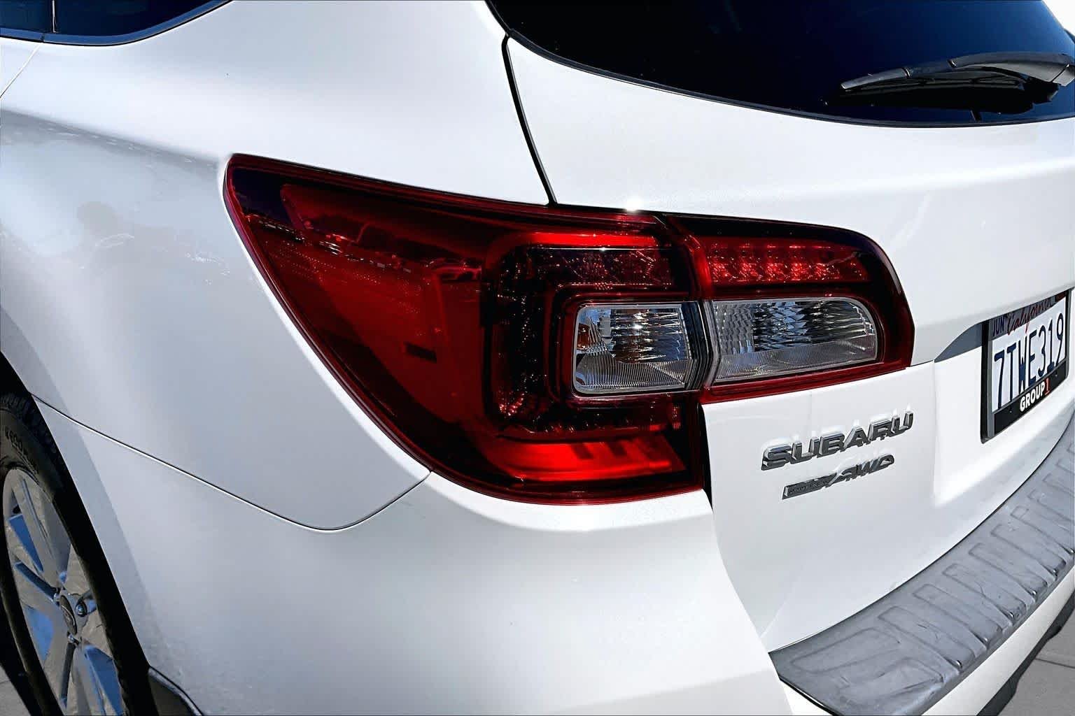 Used 2015 Crystal White Pearl Subaru 2.5i Premium image 28
