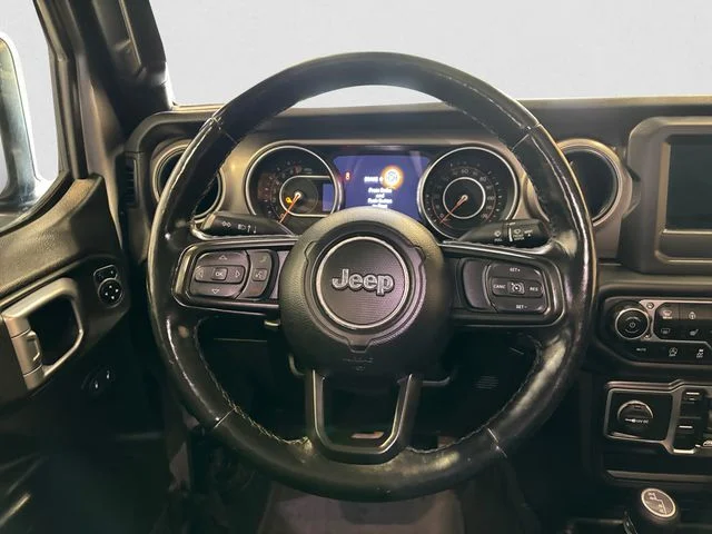 Used 2020 Silver Jeep Sport image 13