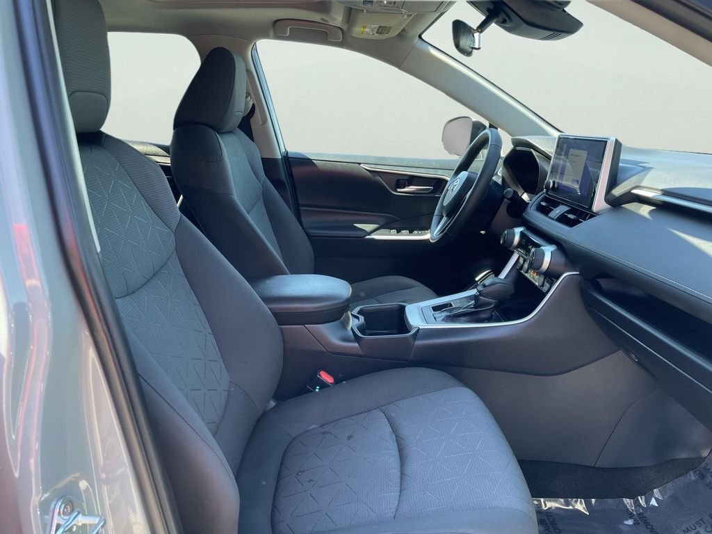 Used 2023  Toyota XLE image 13