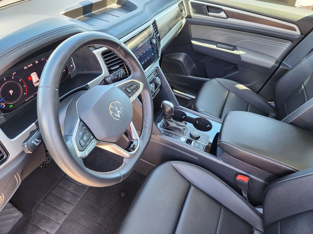 Used 2023 Silver Volkswagen 3.6L V6 SE w/Technology image 10