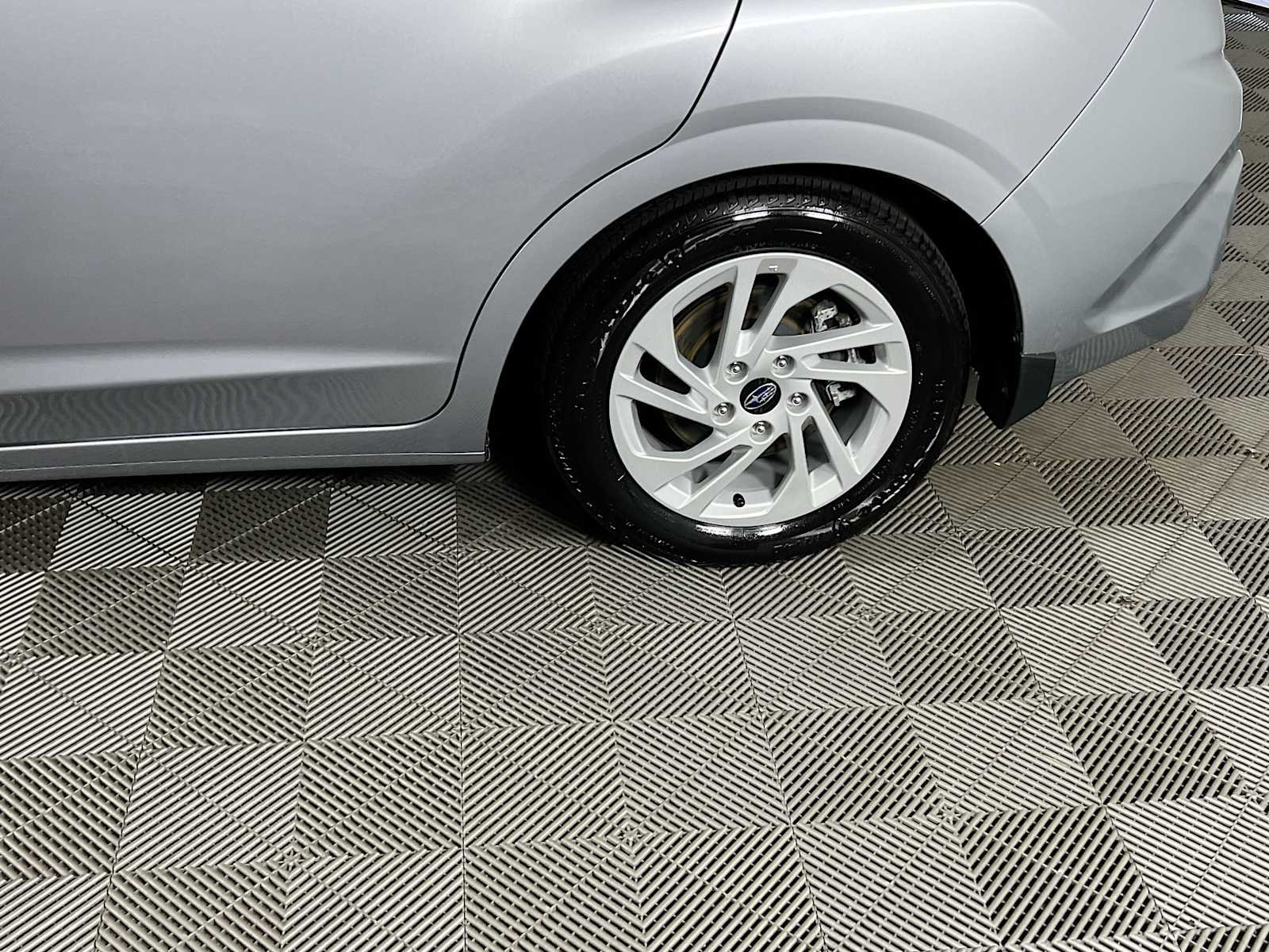 Used 2024 Ice Silver Metallic Subaru  image 31