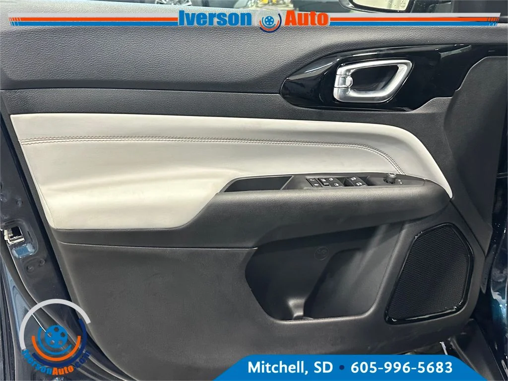 New 2026 Fathom Blue Pearl-Coat Exterior Paint Jeep Limited image 12