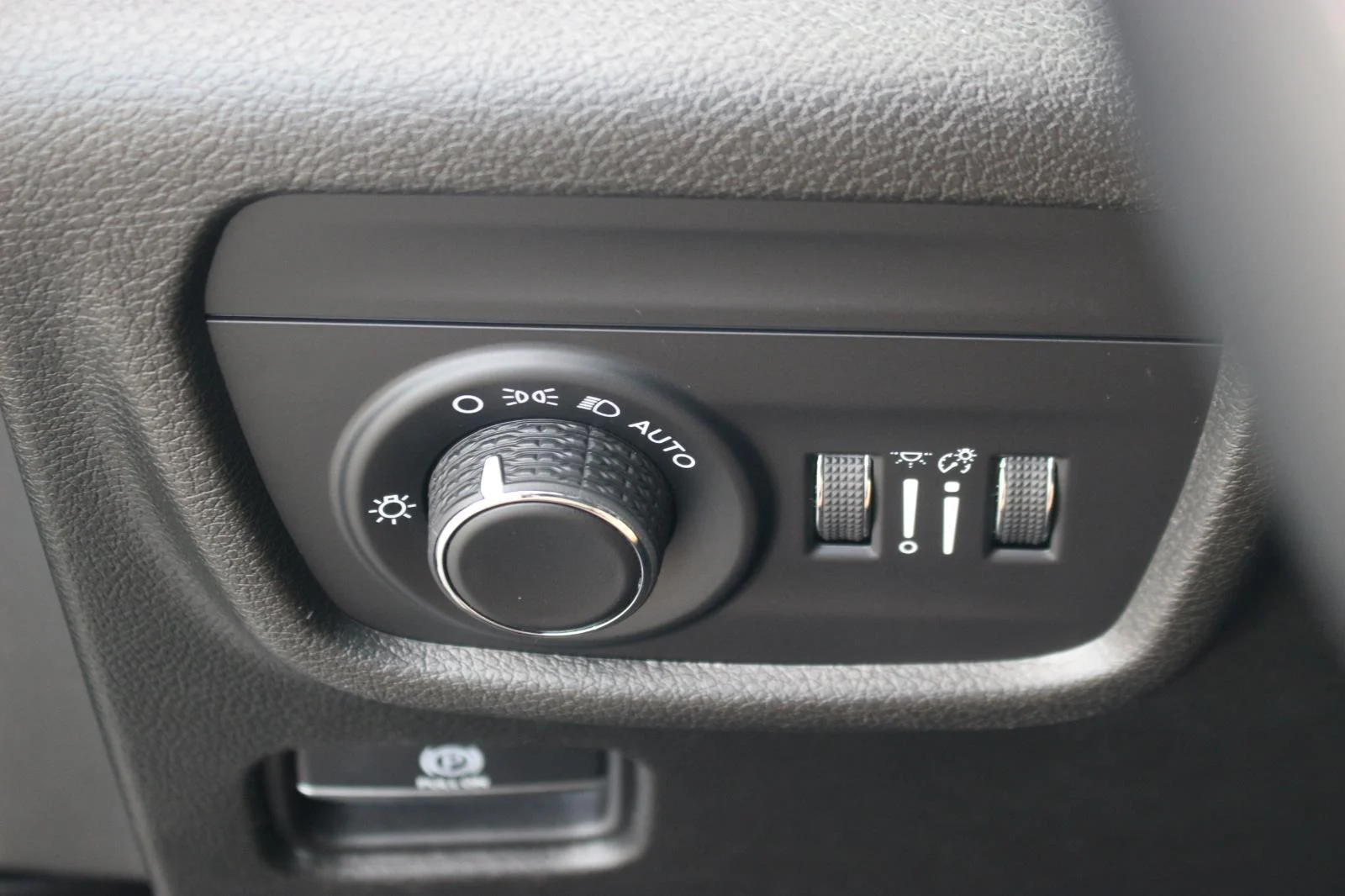 Used 2022 Gray Jeep Laredo image 29