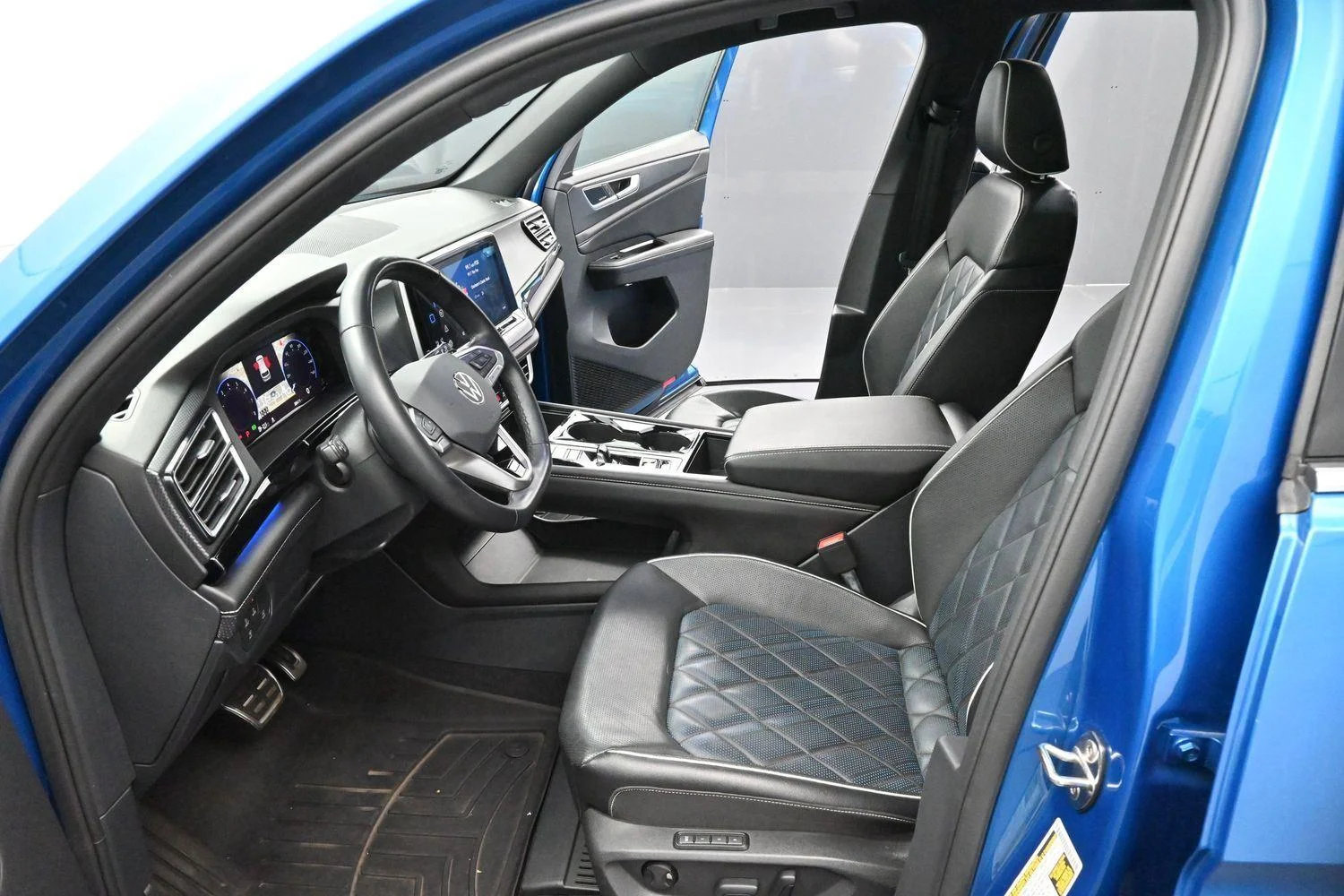 Used 2024 Kingfisher Blue Metallic Volkswagen 2.0T SEL Premium R-Line image 12