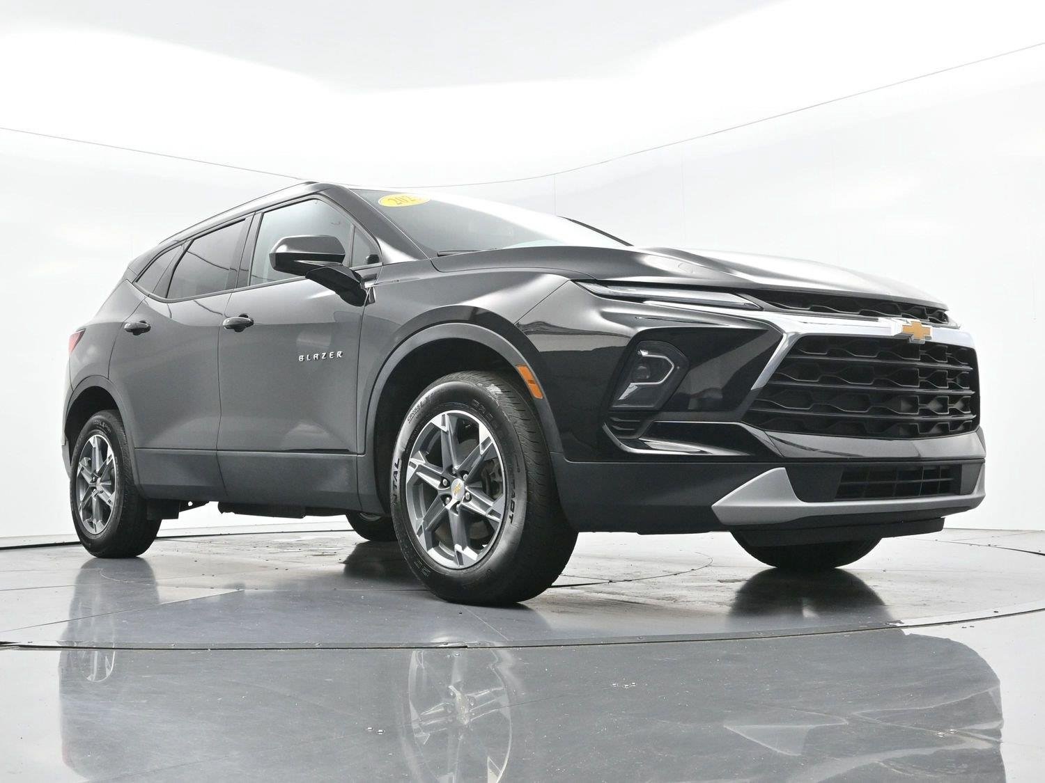 Used 2023 BLACK Chevrolet LT image 47