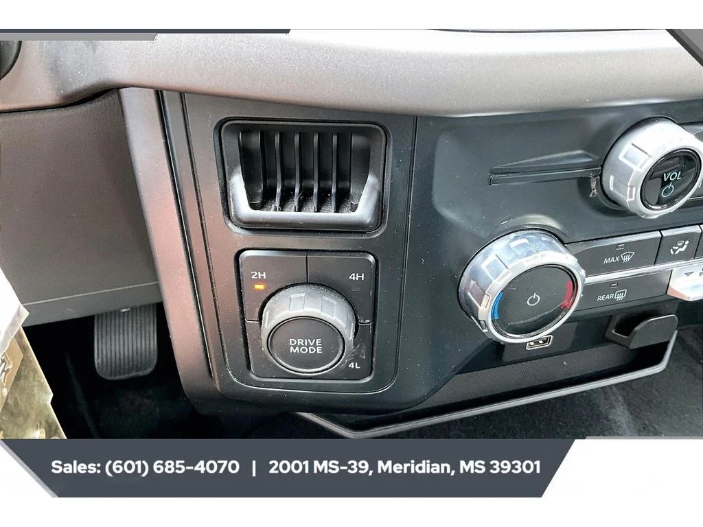 Used 2025 Agate Black Metallic Ford XLT image 23