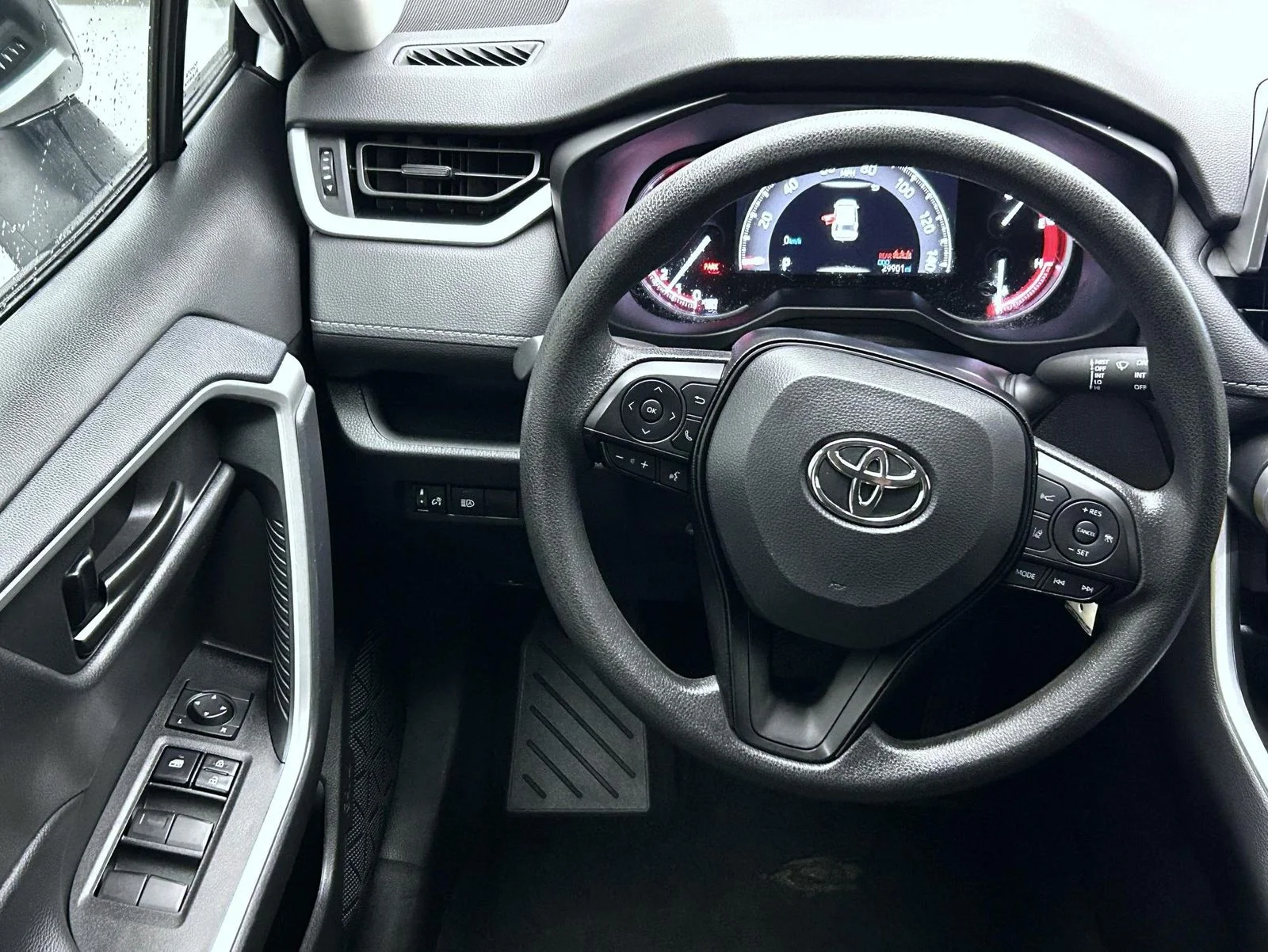 Used 2025 White Toyota LE image 12