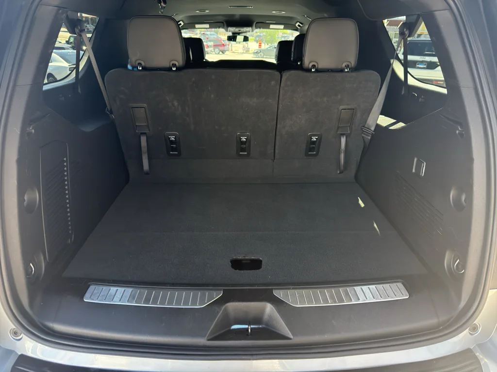Used 2025 Gray Chevrolet Z71 image 16