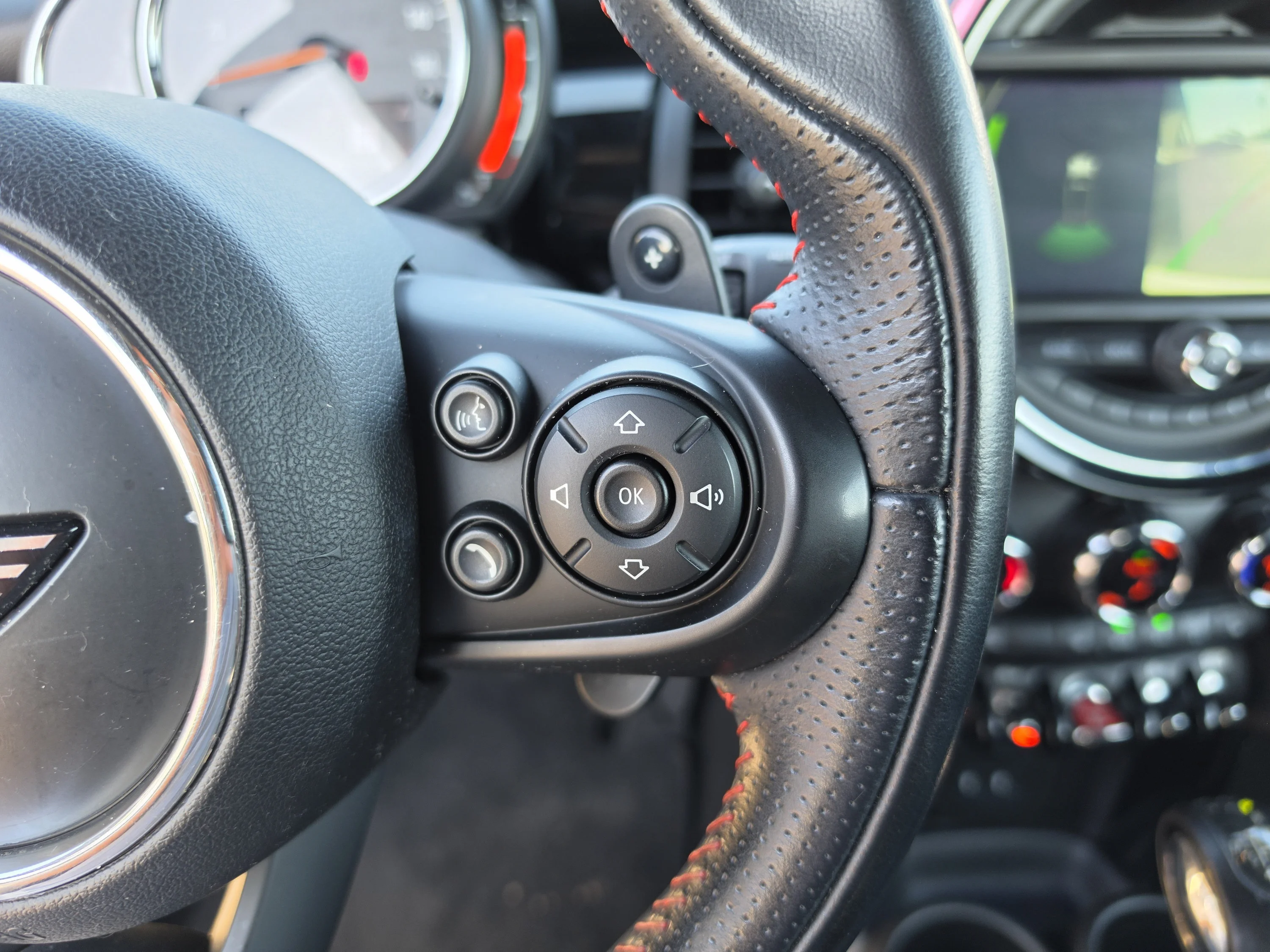 Used 2019 Pepper White MINI Cooper S image 34