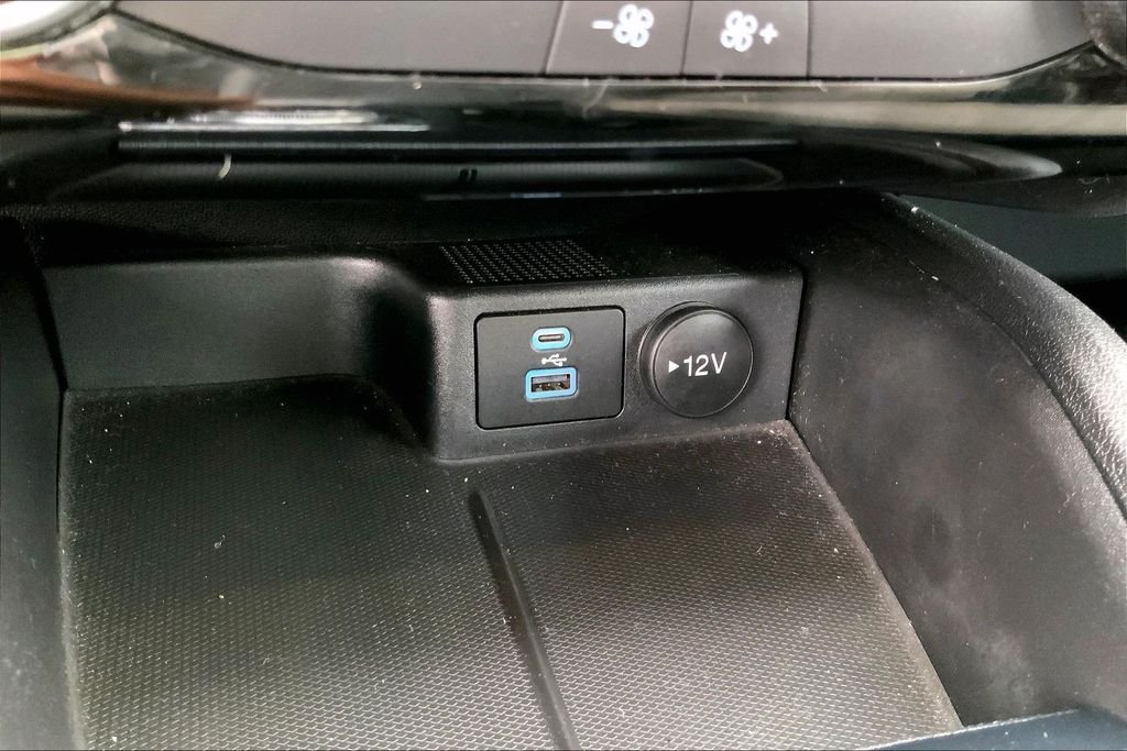 Used 2022 White Ford SE image 16
