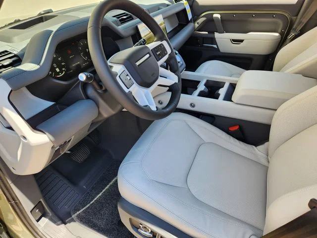 2025 Land Rover Defender X-Dynamic SE - Photo 9