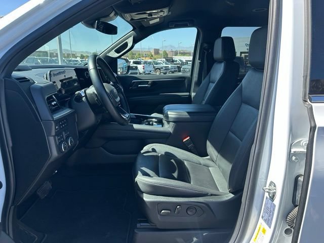 2025 Chevrolet Suburban LT - Photo 15