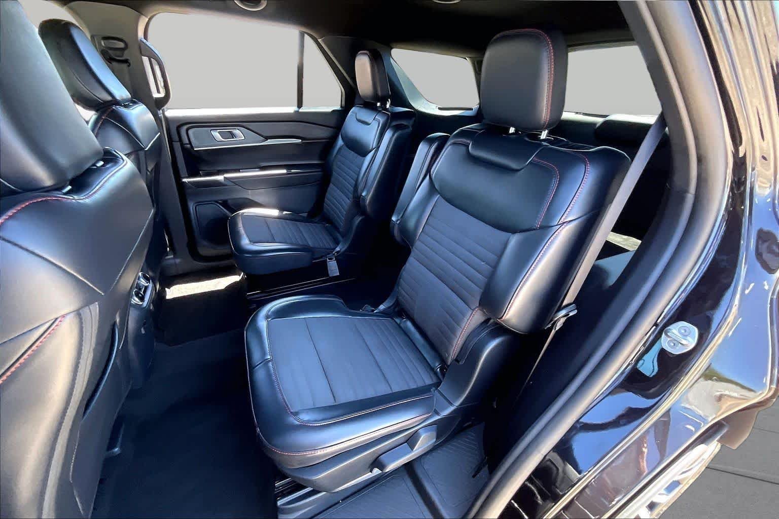 Used 2026 Agate Black Metallic Ford ST-Line image 20