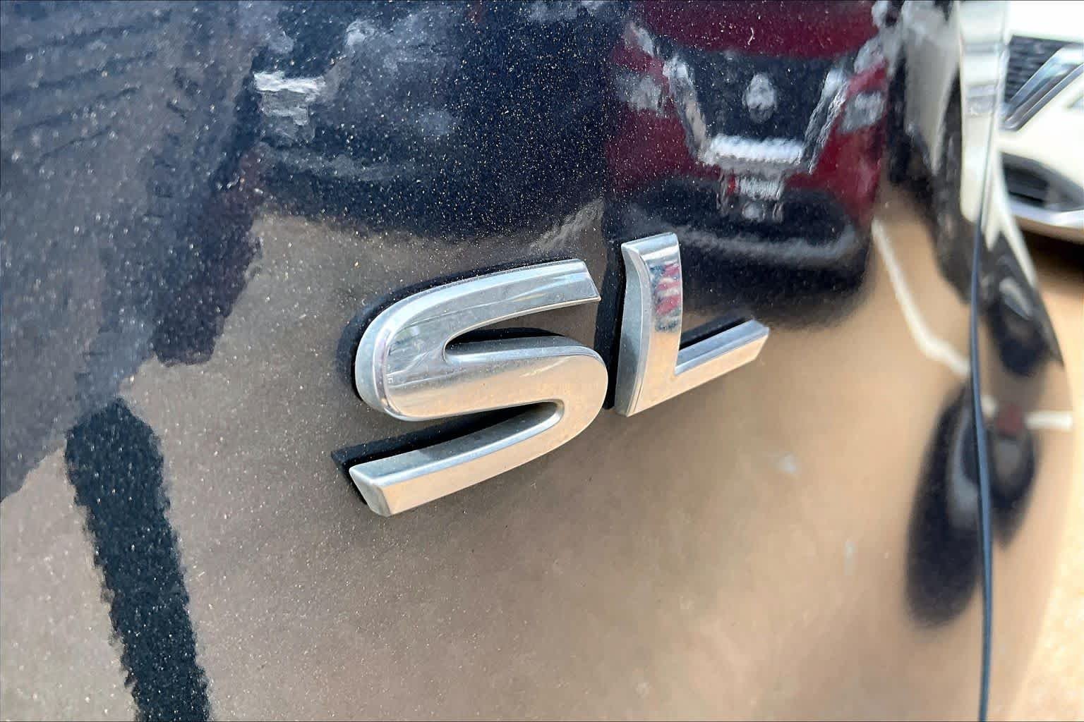 Used 2016 Arctic Blue Metallic Nissan SL image 10