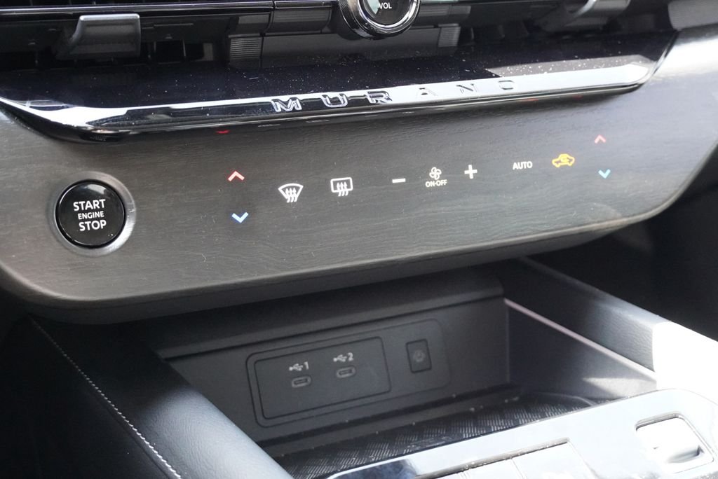 Used 2025 Black Nissan Platinum image 27