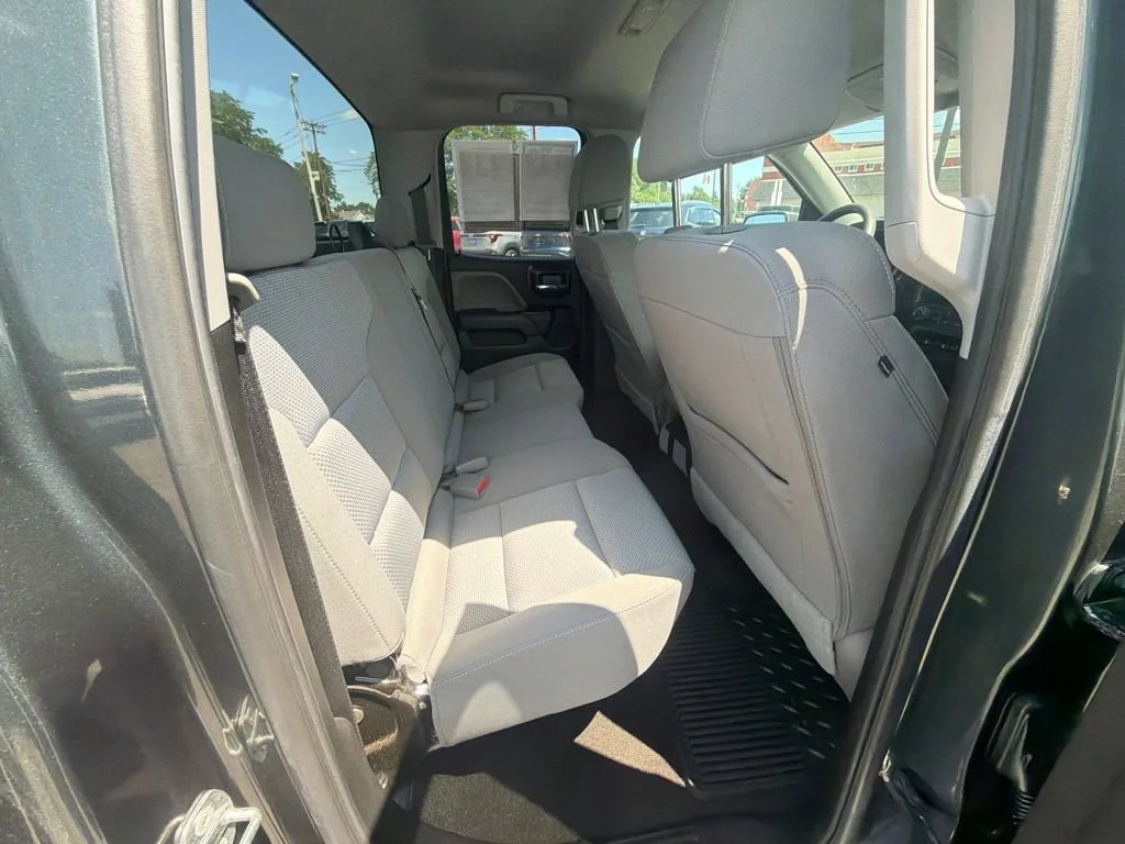 Used 2018 GRAPHITE METALLIC Chevrolet LS image 41