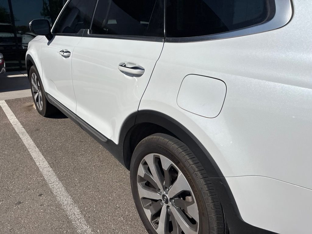 Used 2020 White Kia S image 17