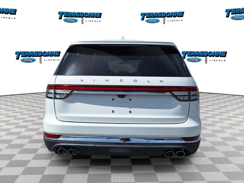 Used 2020 White Metallic Lincoln Reserve image 6
