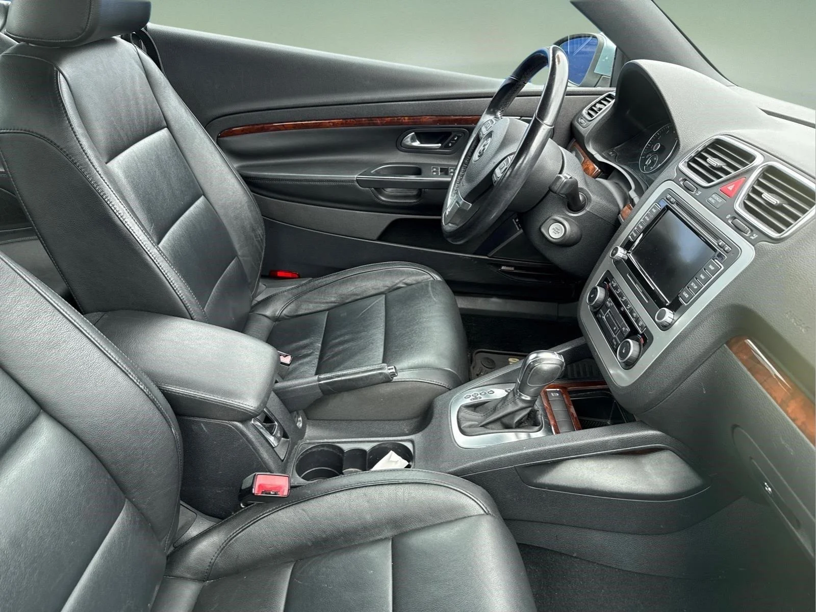 Used 2012 Horizon Blue Metallic Volkswagen Executive image 21