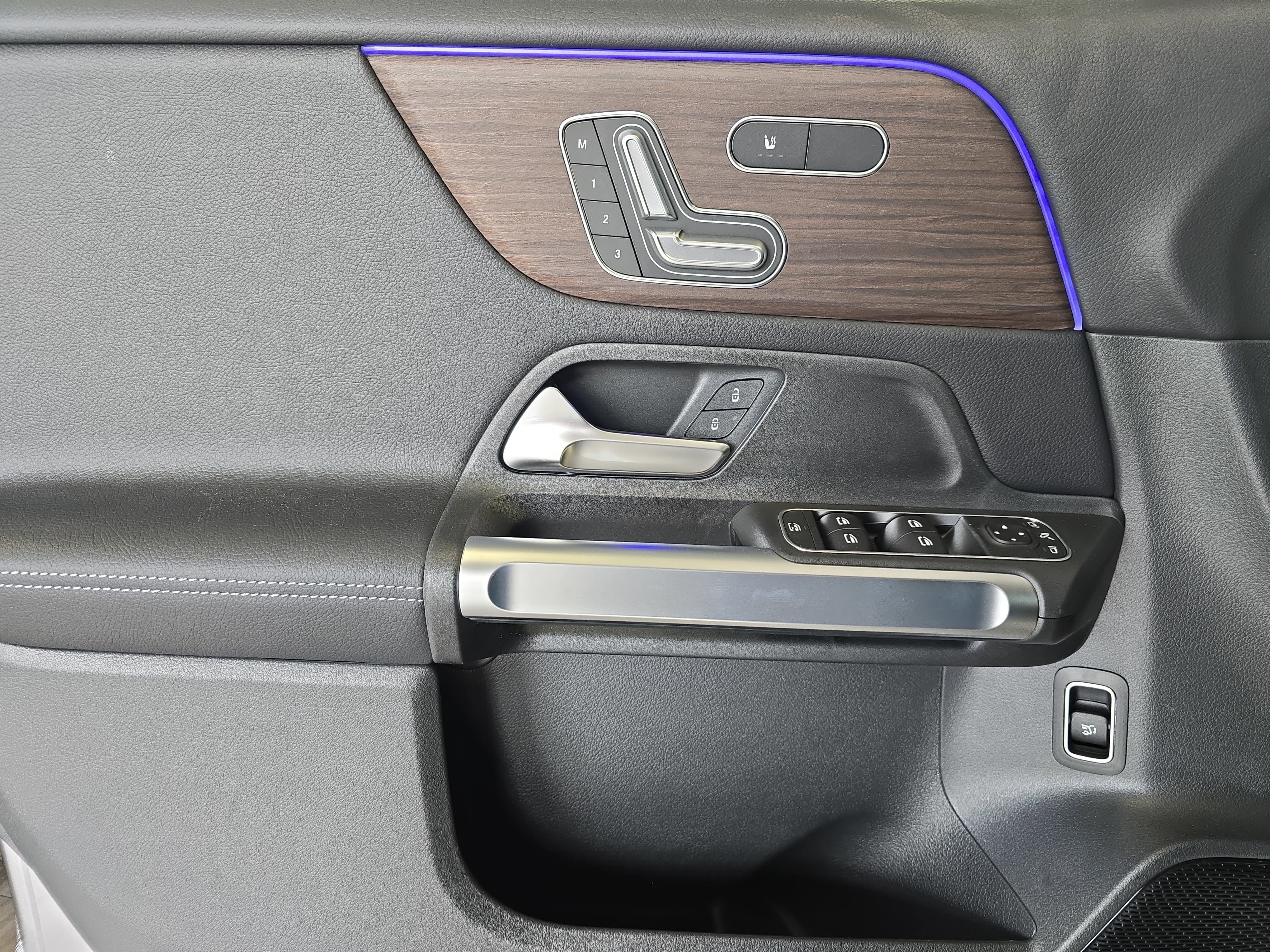 New 2026 Mountain Grey Metallic Mercedes-Benz GLB250 image 27