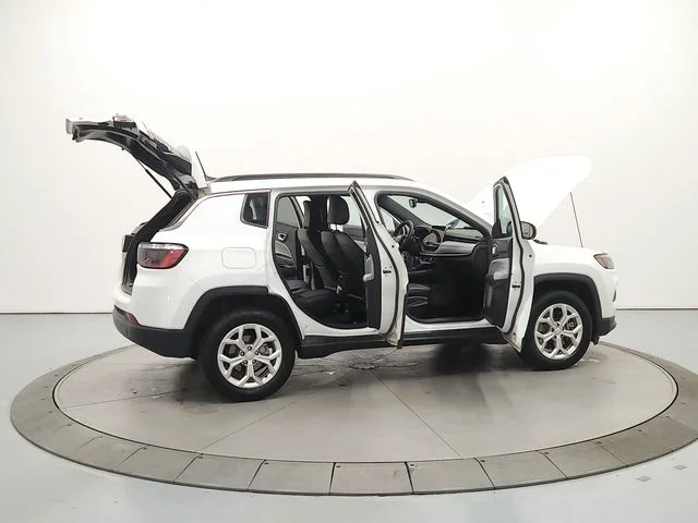 Used 2024 White Jeep Latitude image 16