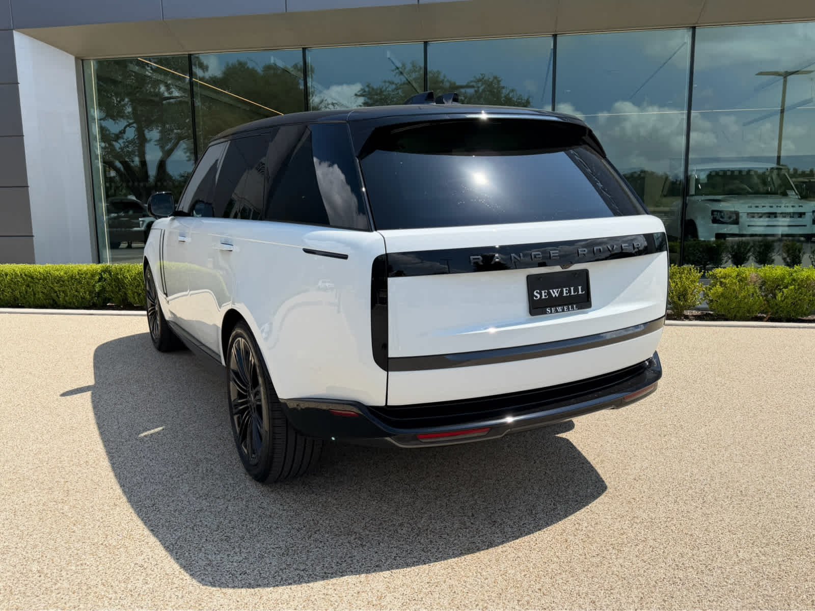 New 2026 Fuji White Land Rover SE image 6