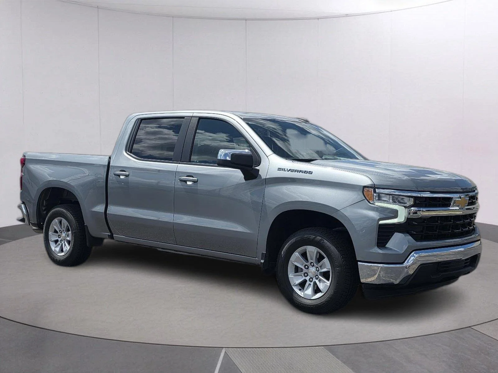 Used 2025 Sterling Gray Metallic Chevrolet LT image 3