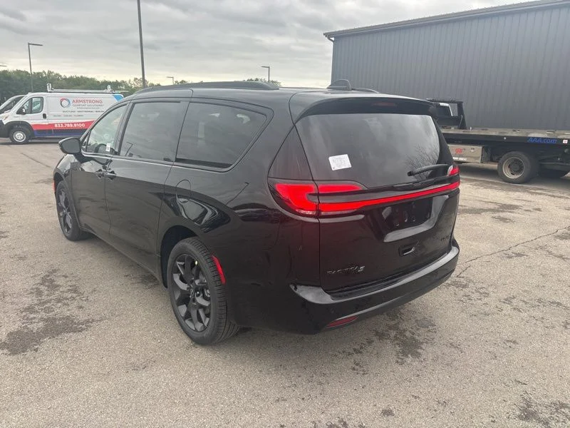 2026 Chrysler Pacifica Limited - Photo 5