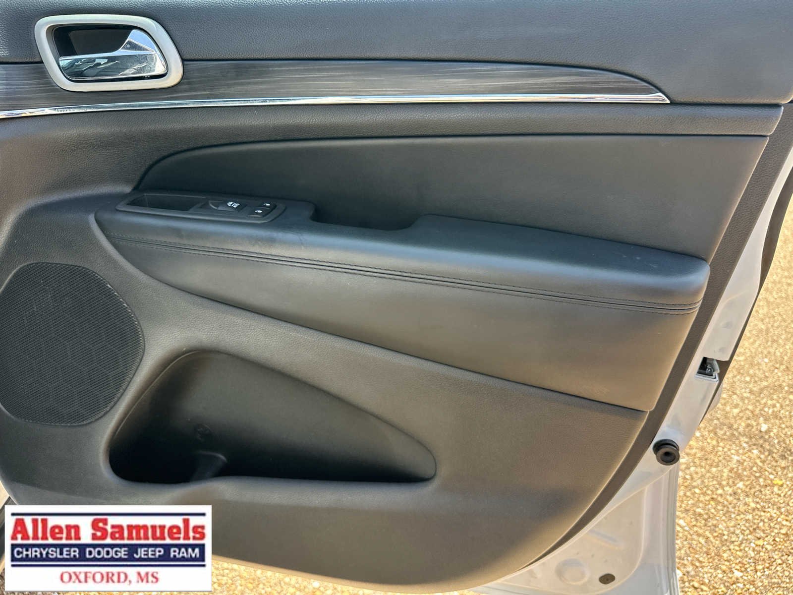 Used 2022 Bright White Clearcoat Jeep Limited image 46
