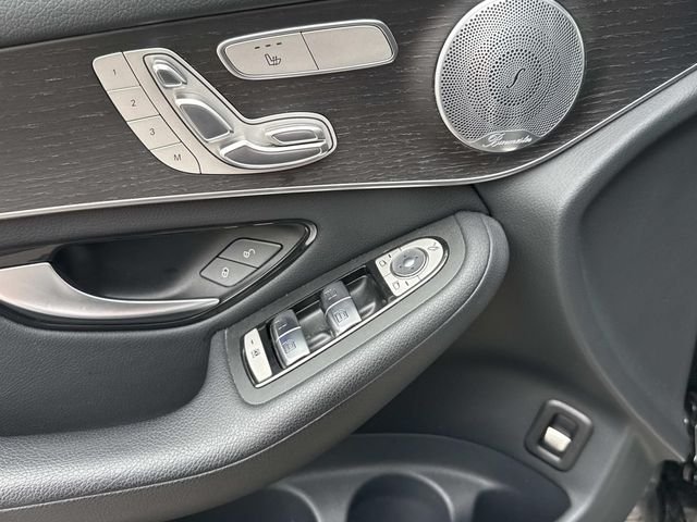 Used 2020 Black Mercedes-Benz GLC 300 image 27