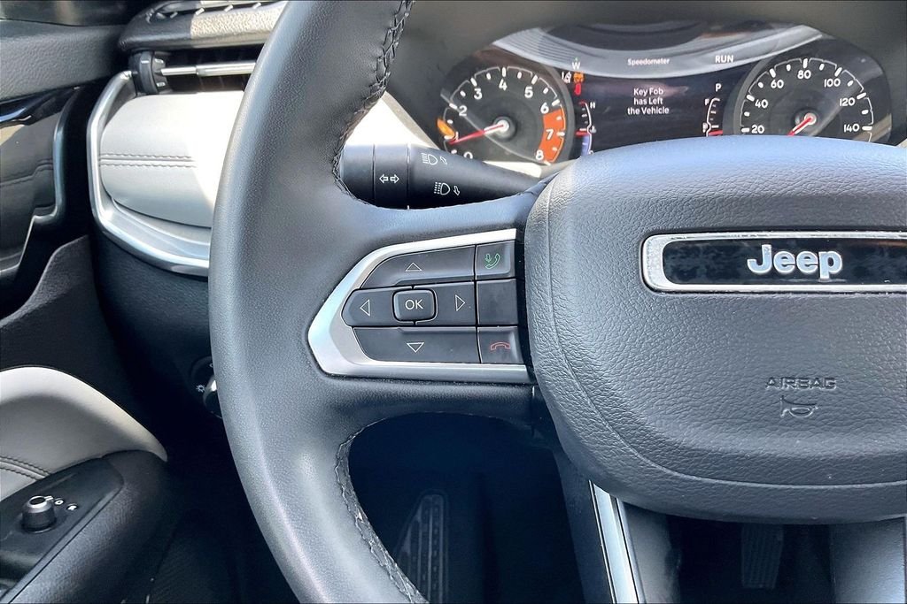 Used 2024 White/off-white Jeep Limited image 10
