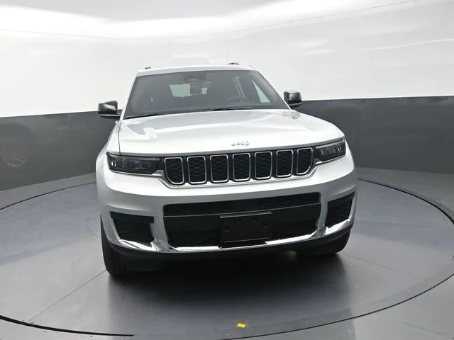 New 2026 Silver Zynith Exterior Paint Jeep Laredo image 4