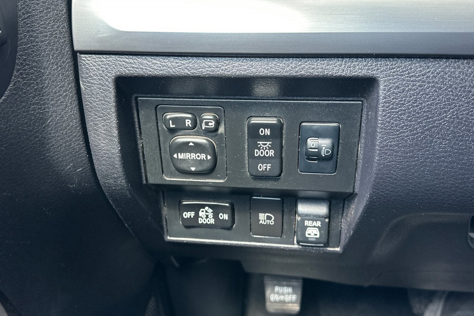 Used 2021 Wind Chill Pearl Toyota Platinum image 28