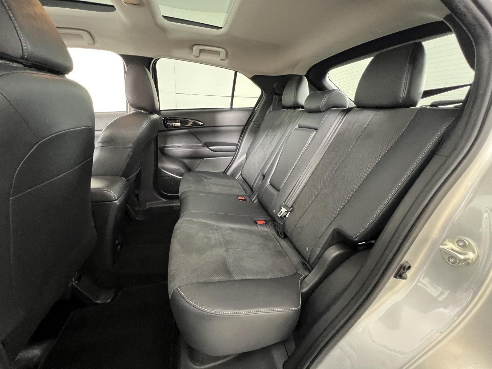 Used 2022 Alloy Silver Metallic Mitsubishi SE image 21
