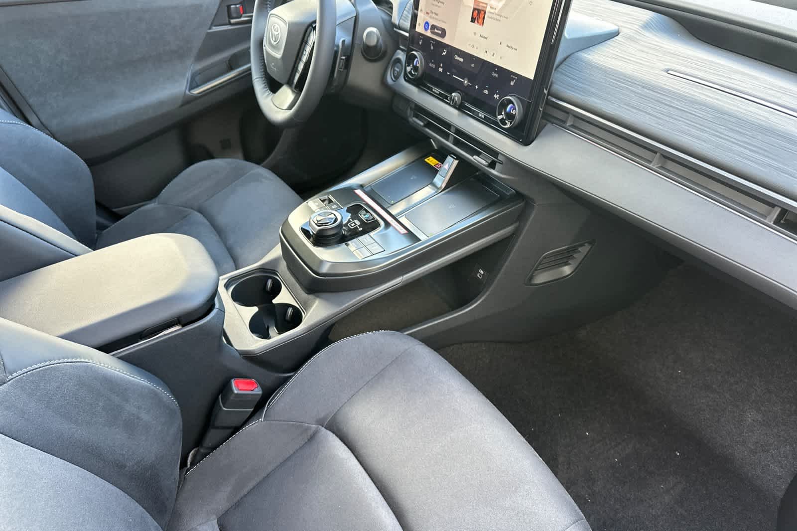 New 2026 Wind Chill Pearl with Midnight Black Metallic roof <sup>1</sup> Toyota  XSE image 15