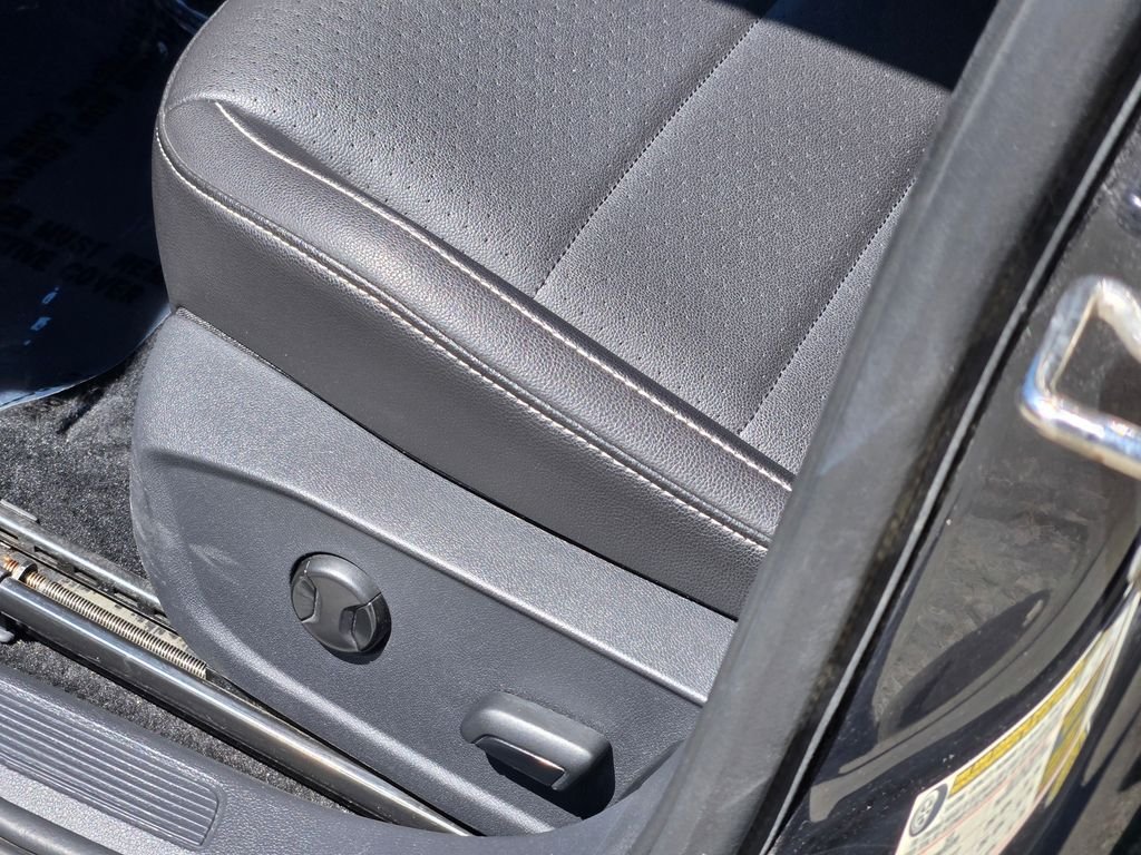 2024 Volkswagen Jetta SE - Photo 25