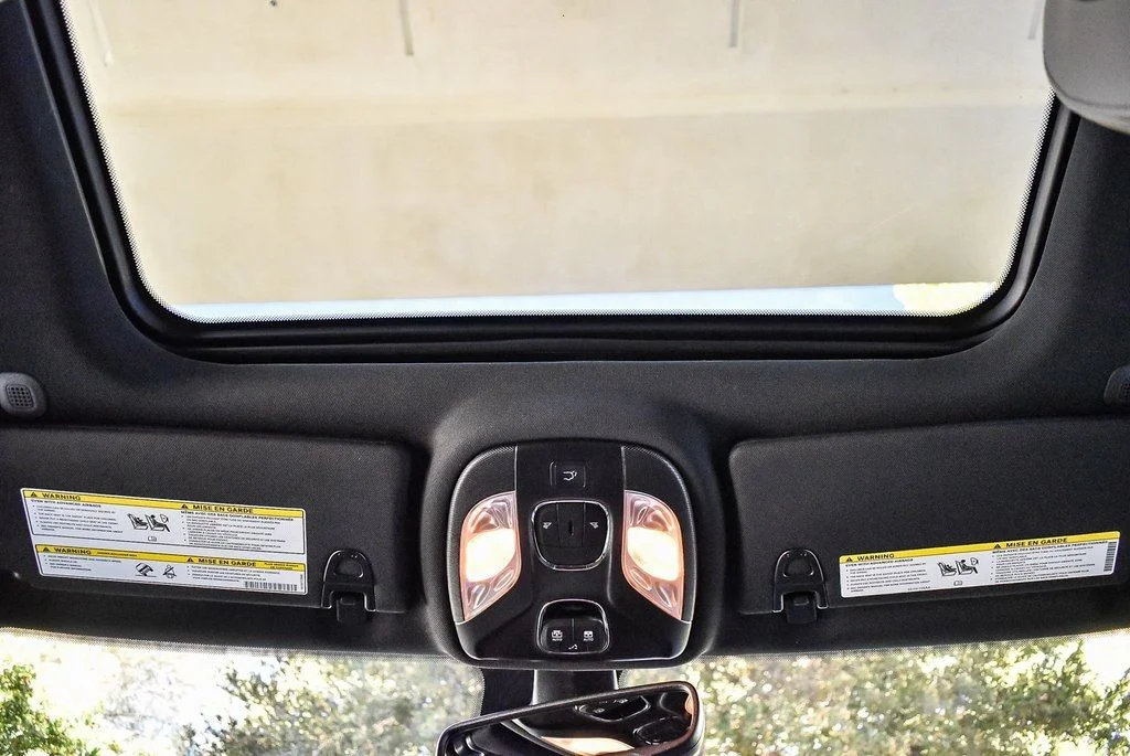 New 2026 Bright White Clear-Coat Exterior Paint Jeep Trailhawk image 10
