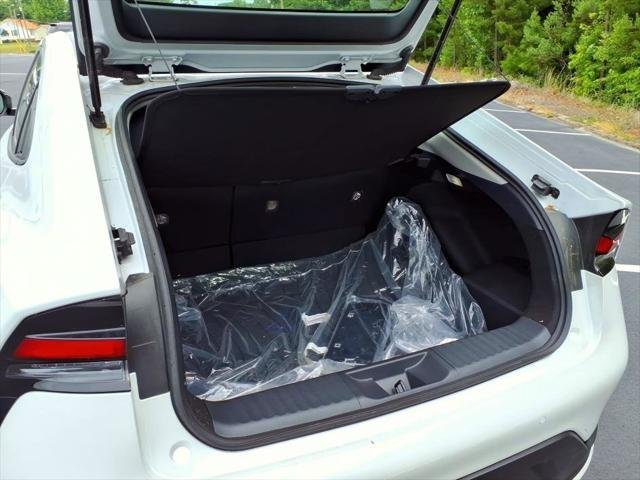 Used 2025 White Toyota  image 6
