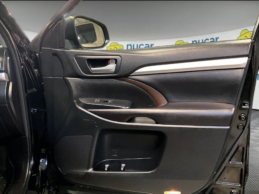 Used 2017 Black Toyota XLE image 12