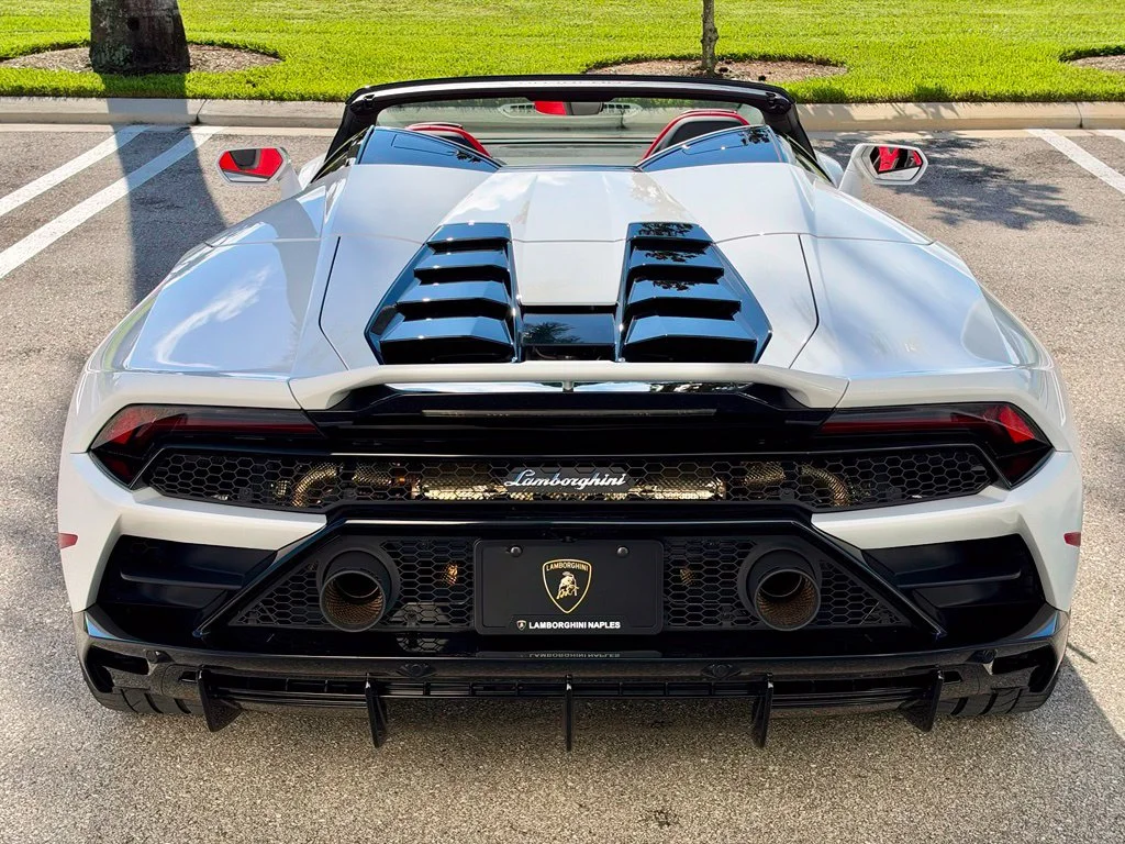 Used 2023 Bianco Monocerus Metallic Lamborghini Spyder AWD image 9