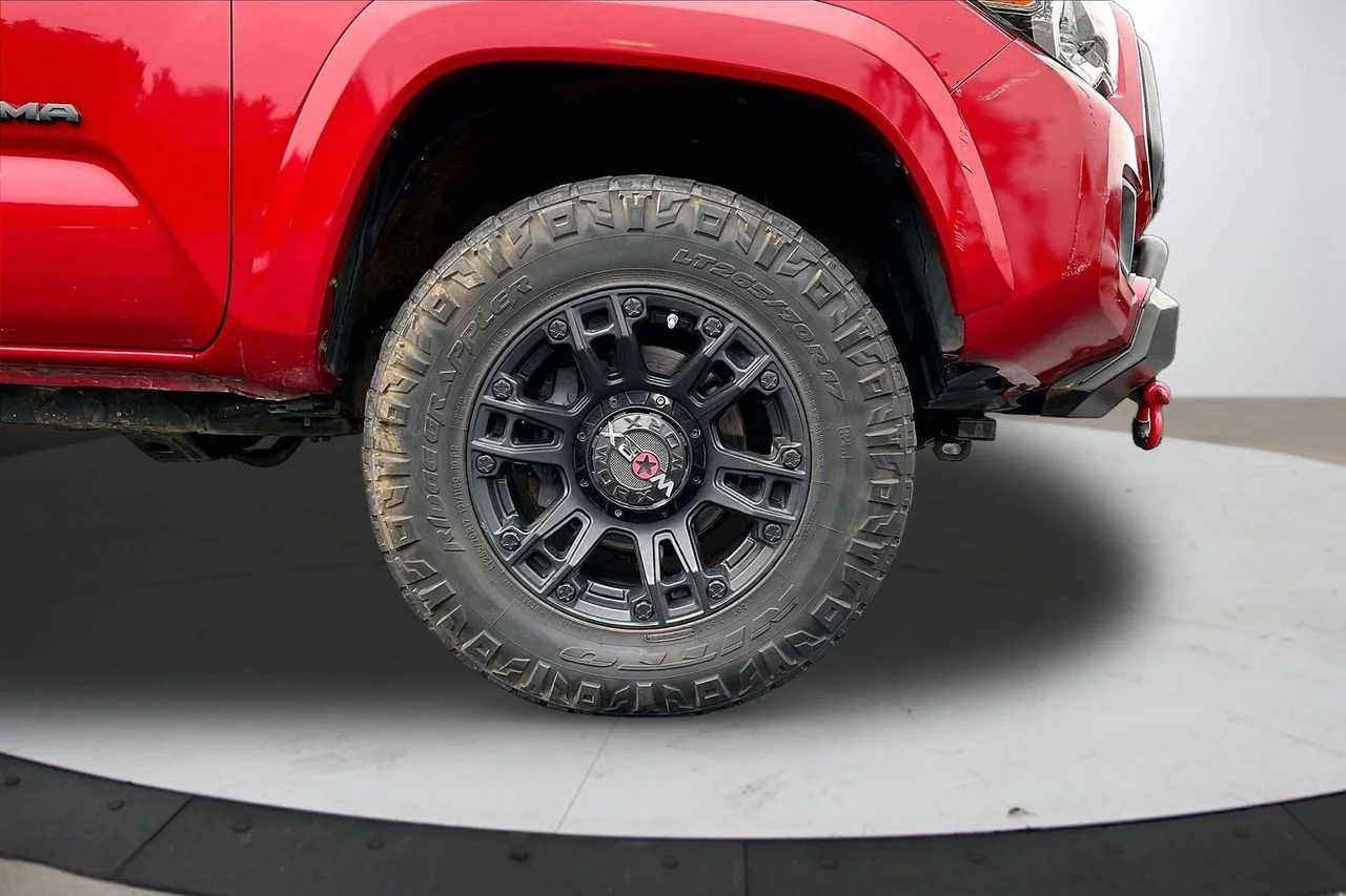Used 2017 Red Toyota SR image 33
