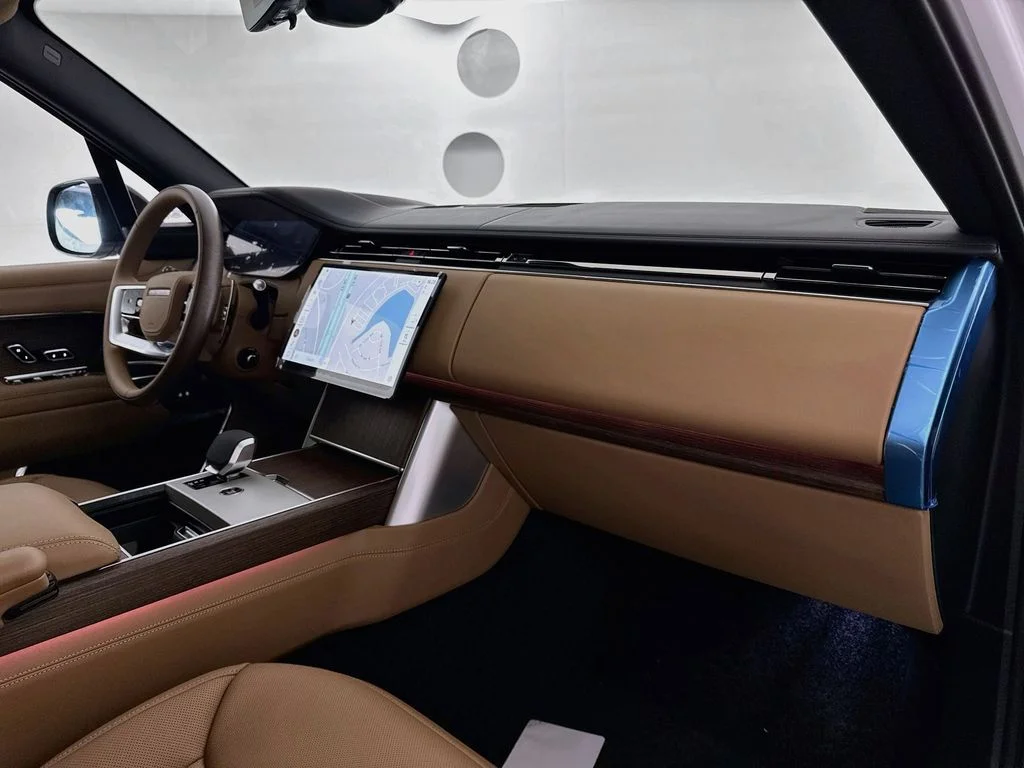 New 2026 Ostuni Pearl White Land Rover SE image 30